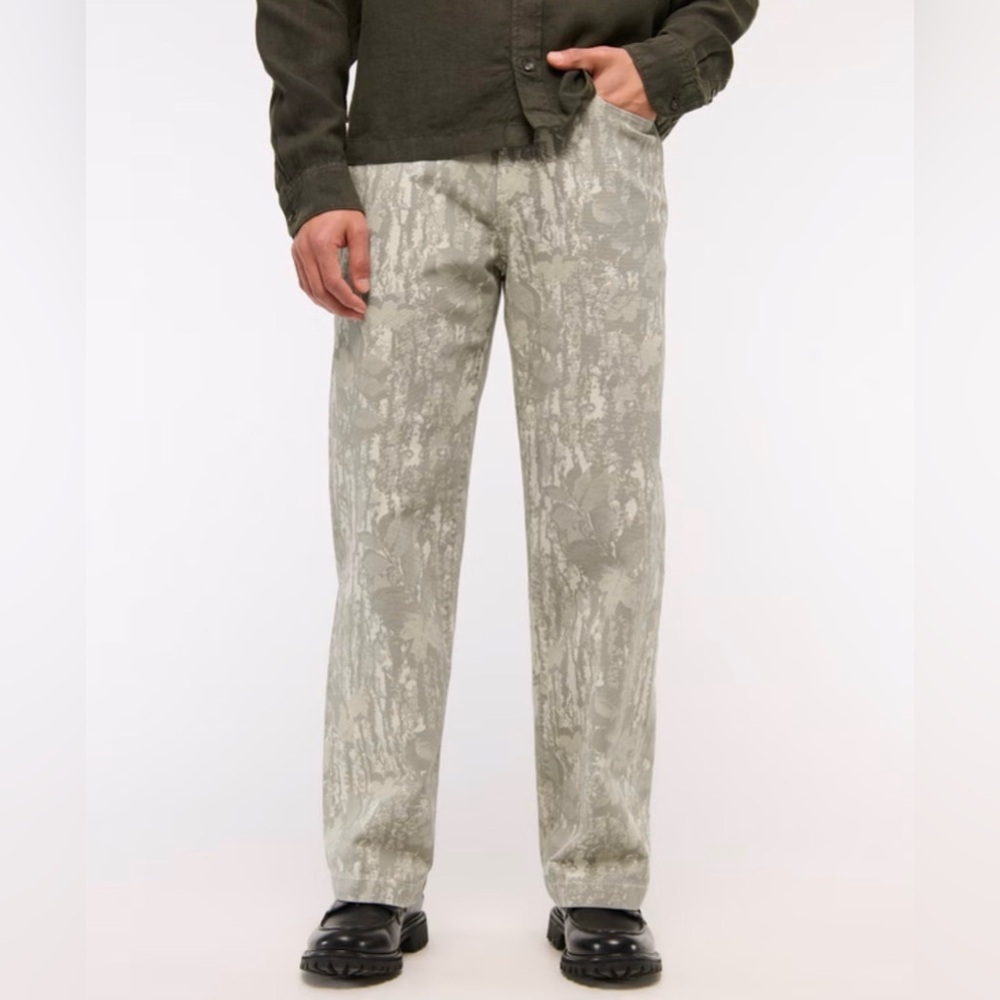 Abercrombie &Fitch Baggy 5-Pocket Pant  in Camo 30x30